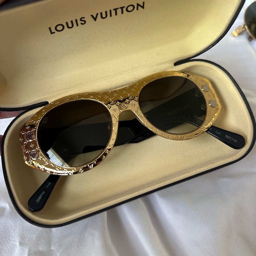 Louis Vuitton Gold and Black Sunglasses with Elegant Detailing